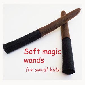 以下が含まれることがあります： 手書き風の「Welcome to our home」の文字が入った素朴な木製サイン。 荒れた仕上がりとシンプルで魅力的なデザインで、玄関やポーチに最適です。