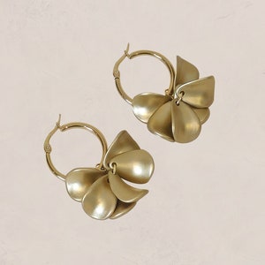 Flower Hoop Earrings - Matte Gold