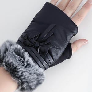 Chanel gloves - Etsy 日本