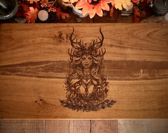 Altar / Horned Goddess / Meditation / Altar Table / Tabletop Altar / Witch Decor / Pagan Altar / Wiccan Altar / Tarot