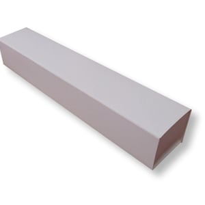 Puede incluir: Una caja blanca larga y rectangular con una superficie lisa.