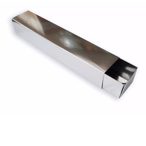 1 caja de regalo grande con pergamino plateado, flor, rosa, tarjetas de felicitación, joyas, pasteles, regalos
