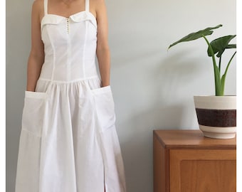 Vintage 1980s Crisp White Cotton Summer Midi Dress. White Sundress with Pocket Detail. Bodice strappy dress. Folded Neckline. Size 8- 10.