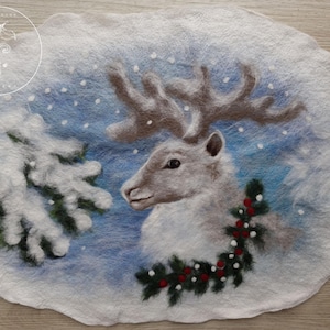 Felted table runner, table decoration, winter decoration, reindeer, Christmas, Christmas tree branch, snow, wool, 66 x 48 cm