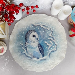 Owl on branch with snow, felted table runner, table decoration, winter decoration, Christmas, wool, 50 x 50 cm