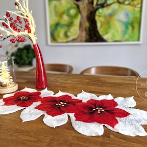Felted table runner, table decoration, winter decoration, Christmas flowers, red, white, Christmas decoration, wool, wool painting, no print, 67 x 33 cm