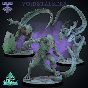 May include: Three detailed, light green Voidstalkers figurines in dynamic poses. The figures have reptilian features, long tails, and sharp claws. The background is a gradient of purple and black, with the text "VOIDSTALKERS" and a logo.