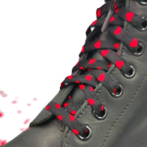 Black laces with red fabric hearts, handmade in Quebec. Plasticized tips, Dr Martens, Converse, long lengths Super Laces