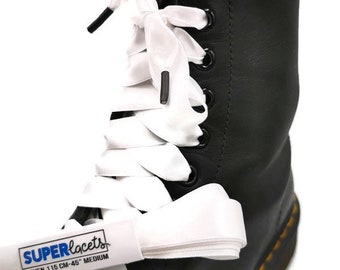 Great laces in white satin. Laminated tips, Dr. Martens, Vans, Converse. Sneaker laces, man, woman, child, wedding, communion