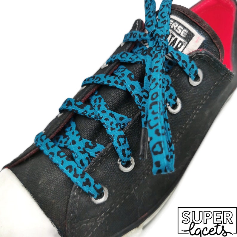 Super Leopard Teal laces in fabrics, handmade in Quebec. Plastic tips. Dr Martens, Converse, Vans, Gift, Punk Medium 6 trous /45"