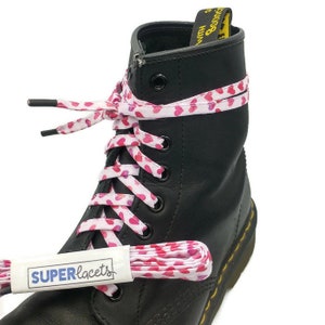 Super pink laces with pink fabric hearts. Laminated tips, Dr Martens, Converse, Vans, Mother's Day. 8 eyelet laces. Large 8 trous /54"