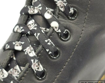 Super Laces Skulls 3 on a black background, fabrics, handmade in Quebec. Plasticized tips. Dr Martens, Converse, vans, gift