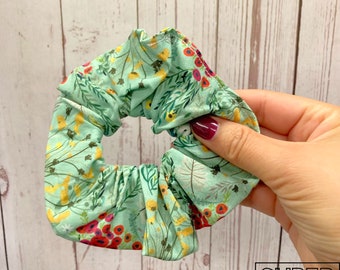 Scrunchie green flowers, Elastic darling for hair, Super laces, gift for woman, flower fields, Christmas stockings