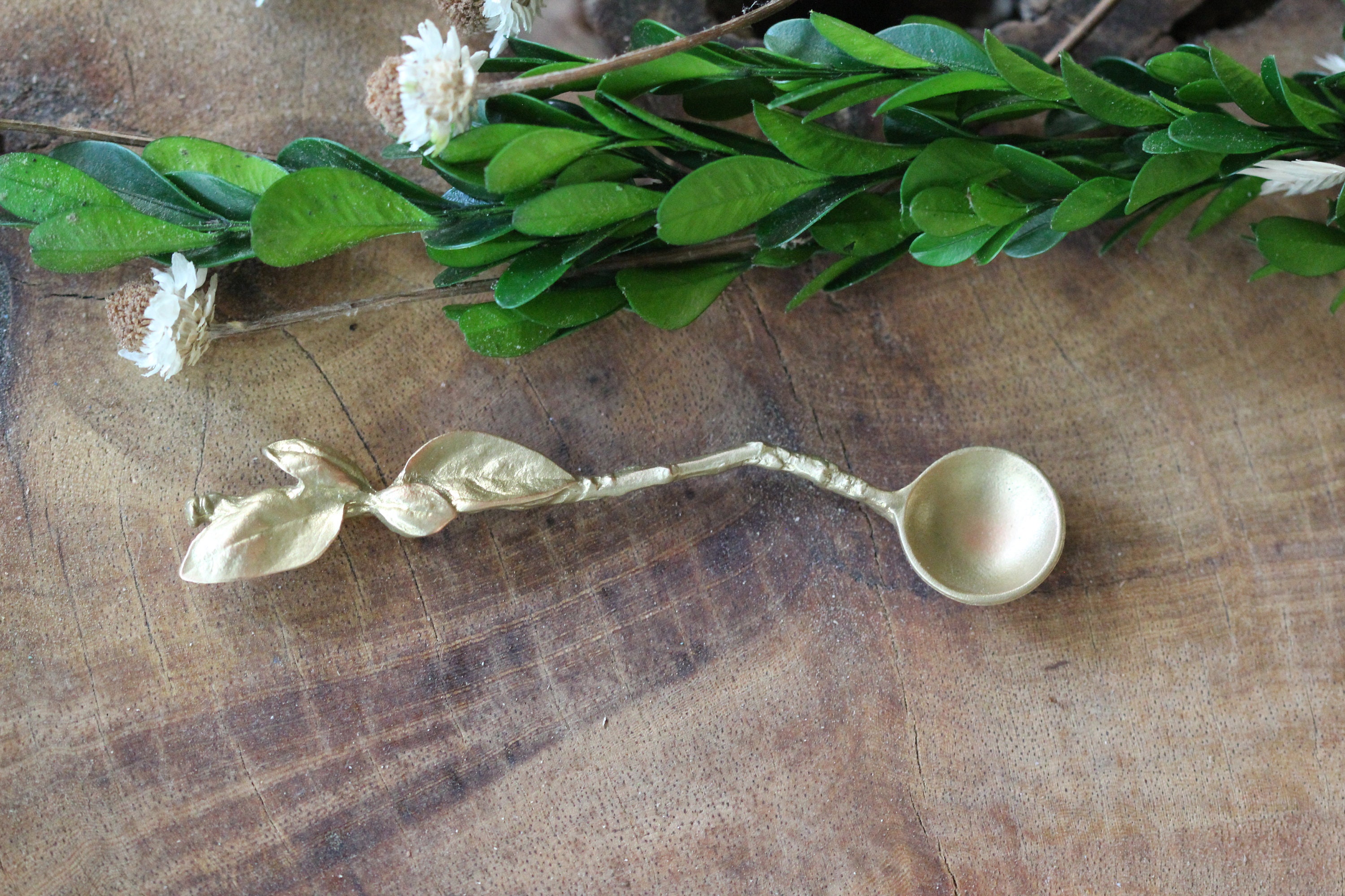 Buddha4all Handmade Serving Horn Caviar Spoon with Handle Covered by Mother of Pearl 