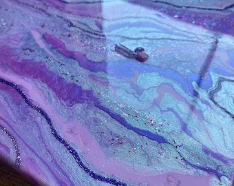 Peinture en résine violette et rose 12 x 12 incrustée de cristaux de quartz, art mural girly, décoration d'intérieur, agate marbrée, toile de luxe pailletée, géode