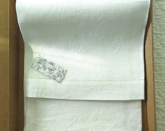 Linen towel with point to day, 70 x 97 cm