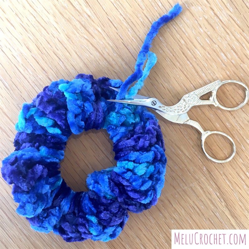 Easy Scrunchie Pattern by Melu Crochet image 3