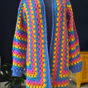 Wzór na kardigan Grandma Flexi Hexi Longline autorstwa Melu Crochet Rozmiary: XS/S M/L XL/2X 3X/4X 5X Wybierz spośród 4 różnych długości kardiganu!