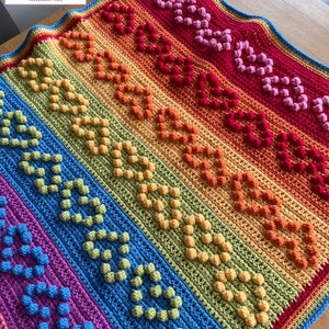 Patrón de manta Rainbow Bobble Heart de Melu Crochet, edredón y manta afgana para unisex/niño/niña/bebé o para el hogar.
