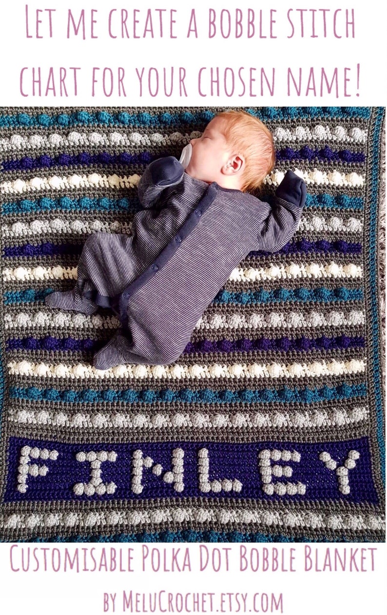 Personalisierte Babydecke Name Polka Dot Bommel/Bubble Stitch Modernes Tröstermuster von Melu Crochet Junge/Mädchen personalisieren Krippe Bild 2