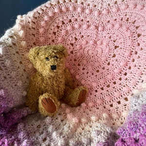 Wzór na kocyk Heart Full of Love autorstwa Melu Crochet Kocyk dla dziecka, afgański lub pled do domu, wykonany z przędzy zmieniającej kolor