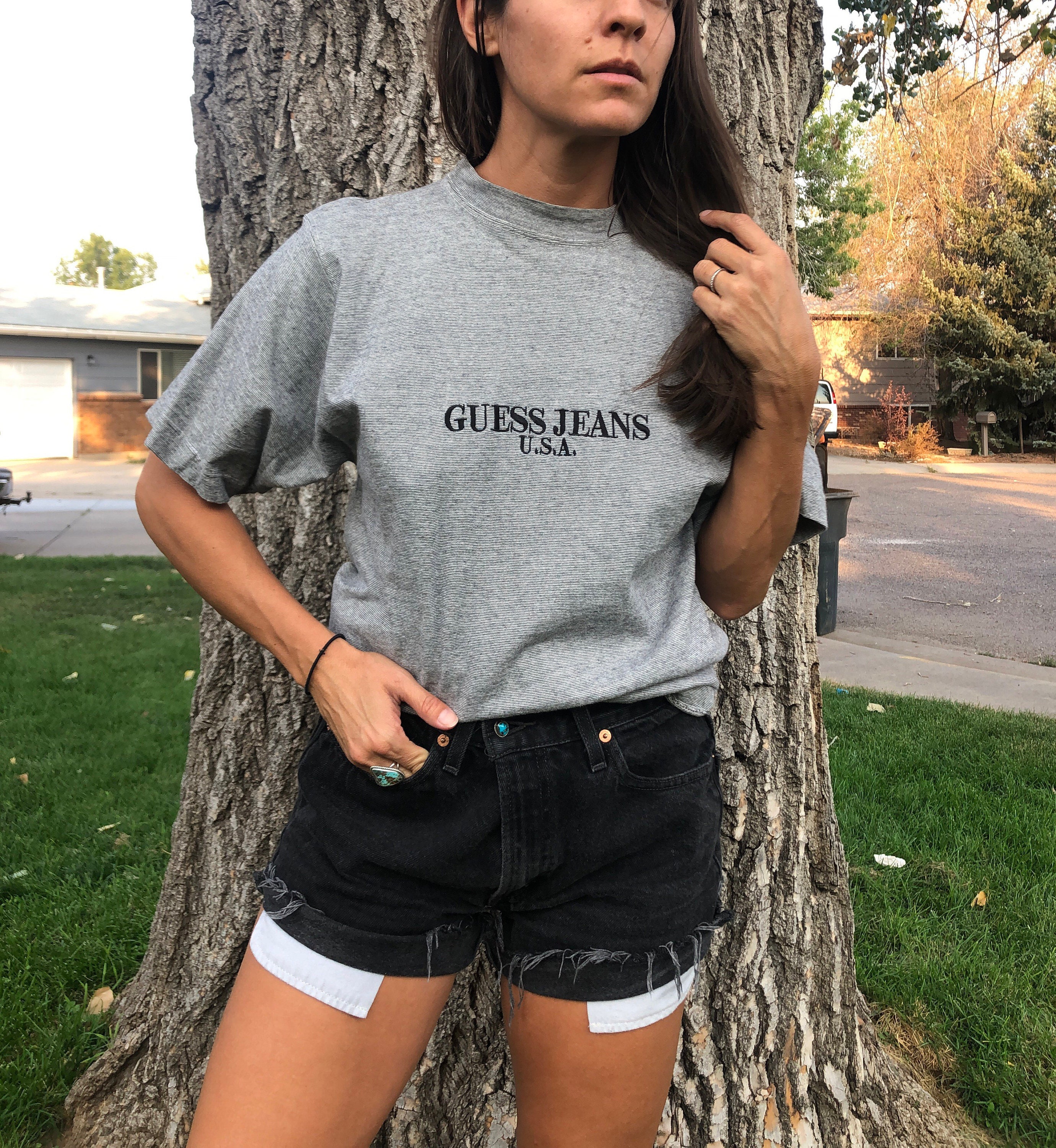 Guess t store shirt outfit