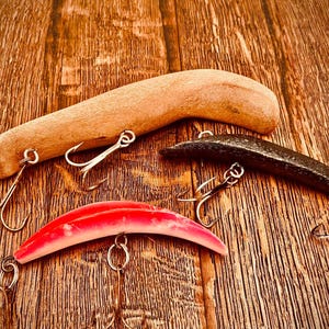 Retro Fishing Collection: Trio of Vintage Flatfish Lures for Anglers and Collectors