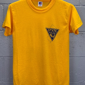 Camiseta vintage de una sola puntada con el logotipo de la policía estatal de Nueva Jersey, pequeña, amarilla