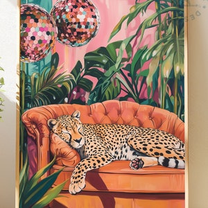 Arte de pared con bola de discoteca de guepardo, regalo de decoración de dormitorio con temática de jungla, estampado retro de animales de safari, póster llamativo de animales de fiesta, descarga digital para el hogar.