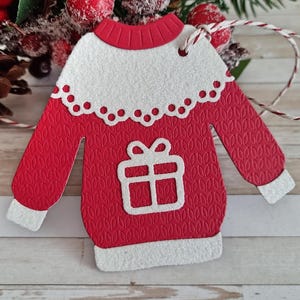 Etichetta regalo fatta a mano a forma di maglione lavorato a maglia: un'attrazione natalizia per la tua confezione regalo!