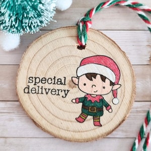 Etichetta regalo in legno Natale inverno colorata a mano fatta a mano