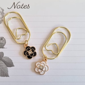 Set di 2 graffette a forma di cuore con fiore pendente bianco e nero, clip per agenda, segnalibro per agenda, accessori per agenda bullet journal