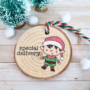 Etichetta regalo in legno Natale inverno colorata a mano fatta a mano