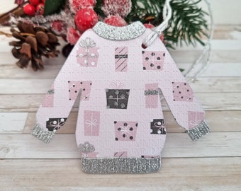 Gift tags handmade in knitted sweater shape and look