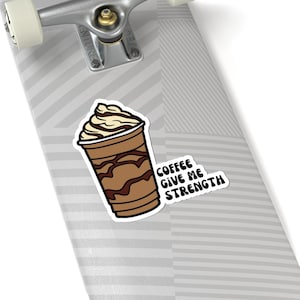 Naklejki Iced Coffee Give Me Strength Kiss-Cut, urocza naklejka na kawę, prezent dla miłośnika kawy, naklejka na laptopa, naklejka na butelkę z wodą, naklejka na planer