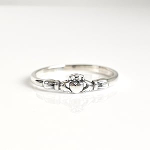 Sterling Silver Dainty Claddagh Ring, Minimalist Ring for Women, 925 Claddagh Ring, Friendship Ring, Gift for Her