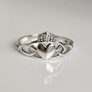 Sterling Silver Claddagh Ring, Minimalist Ring for Women, 925 Claddagh Ring, Friendship Ring, Gift for Her