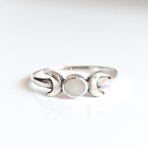 Sterling Silver Natural Moonstone Ring with side Moons, Minimalist Ring for Women, 925 Moonstone Ring, Celestial Ring, Gift for Her