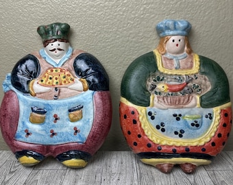 2 vintage Italiaanse aardewerk keukenwandplaten Fat Chef And Lady Made in Italy