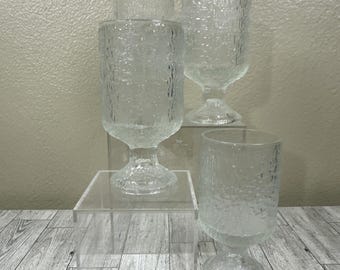 Set di 4 bicchieri da vino/bevande vintage Indiana Glass con piedistallo, decorati con effetto ghiacciolo, altezza 5,25 pollici.