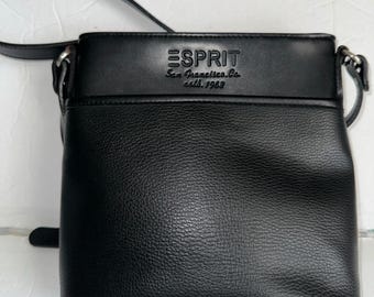 Sac bandoulière noir grainé Esprit San Francisco Co avec bandoulière réglable et fermeture éclair