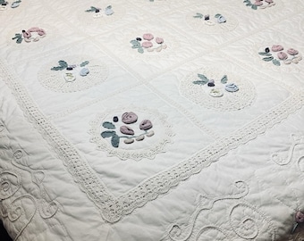 Vintage Heirloom Style Quilt Queen 80x98 gehäkelte Floral Cottagecore Tagesdecke