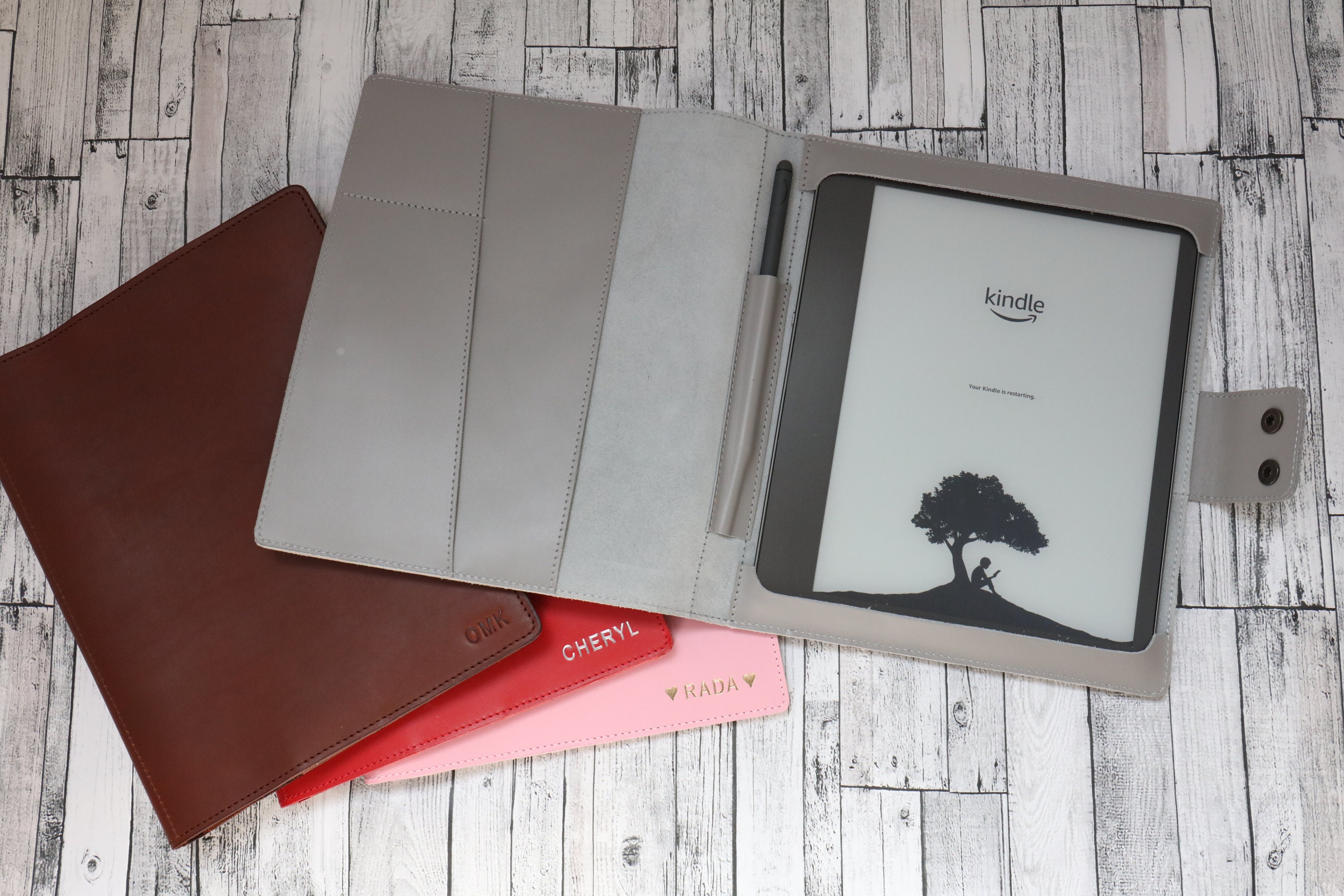  Funda para Kindle Paperwhite de 6.8 pulgadas (11ª generación,  versión 2021), funda de piel sintética con encendido y apagado automático,  compatible con  Kindle Paperwhite Signature Edition, corazón de  color, D 