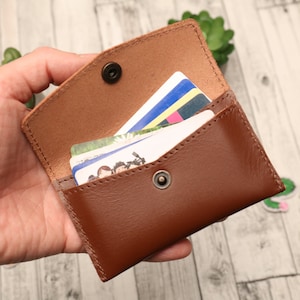 Mini billetera personalizada de cuero genuino para tarjetas de crédito y efectivo, regalos con relieve dorado o plateado para hombres o mujeres, tarjetero de presentación