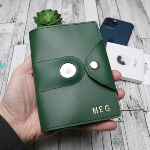 Echtleder Brieftasche mit Airtag Halter, personalisierte Passport Cover / Hülle, Slim Airtag Brieftasche, Reise Geburtstagsgeschenk für Freunde, Evtodiсom