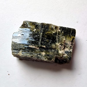 Rare dark green Epidote crystal healing 18g
