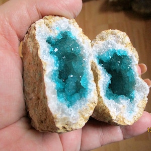 Natural Teal/Sea Blue Quartz Selenite crystal geode fertility 70mm+