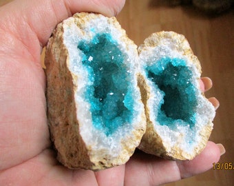 Natural Teal/Sea Blue Quartz Selenite crystal geode fertility 70mm+