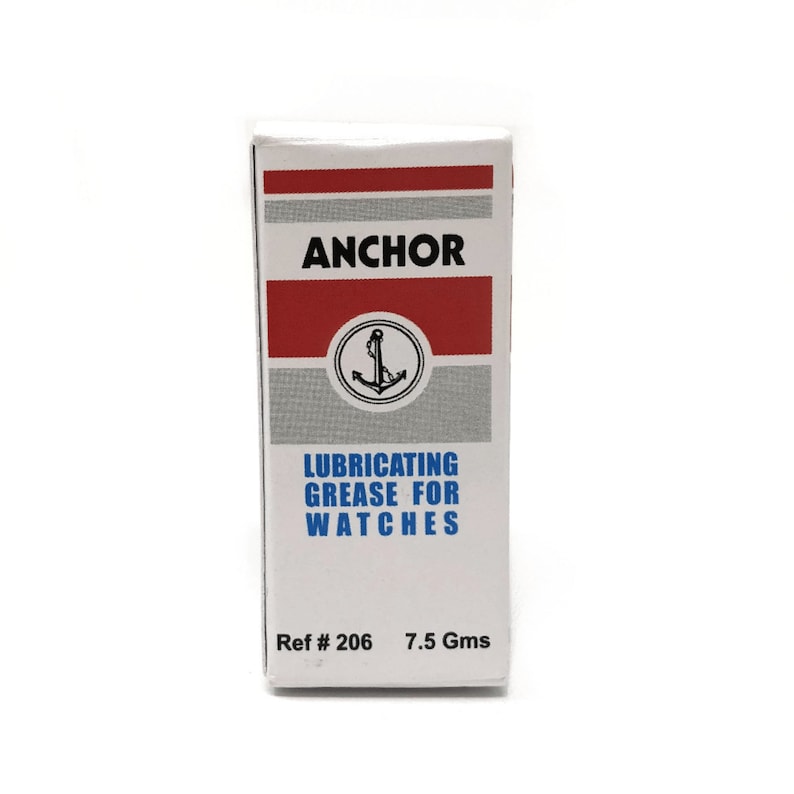 Puede incluir: Una peque&ntilde;a caja rectangular de grasa lubricante ANCHOR para relojes. La caja es blanca con rayas rojas y grises y presenta un logotipo de ancla. El texto "GRASA LUBRICANTE PARA RELOJES" est&aacute; impreso en azul.