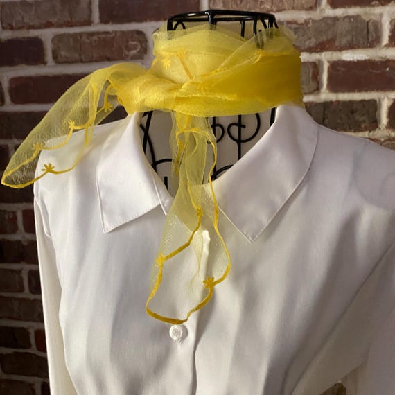 Vintage Lemon Chiffon Scarf – Mod Yellow Sheer Crepe Shawl with Floral Scalloped Edges – Lightweight Gossamer Neck Wrap